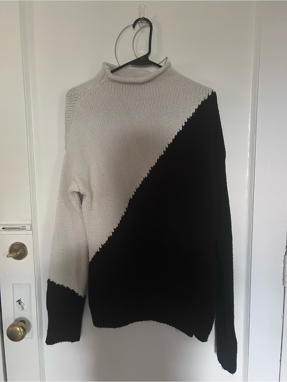 Zara Knit Cream and Black Colorblock Pullover